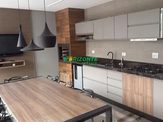 Casa com 252m² 4 quartos e 5 banheiros, à venda, no bairro Urbanova em São José dos Campos