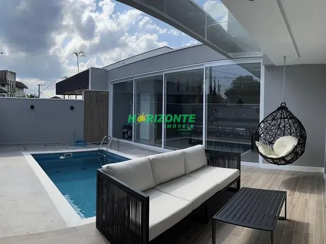 Casa com 252m² 4 quartos e 5 banheiros, à venda, no bairro Urbanova em São José dos Campos