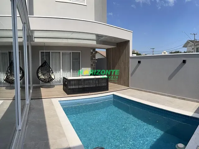 Casa com 252m² 4 quartos e 5 banheiros, à venda, no bairro Urbanova em São José dos Campos