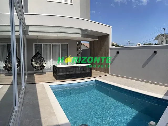 Casa com 252m² 4 quartos e 5 banheiros, à venda, no bairro Urbanova em São José dos Campos