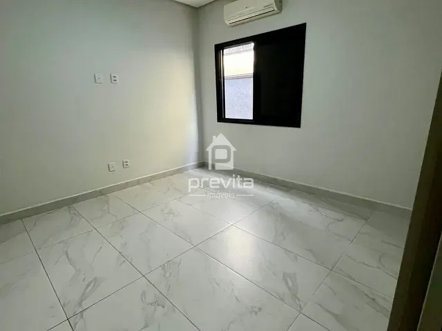 Casa 3 quartos e 2 banheiros, para alugar, no bairro Piracangaguá em Taubaté