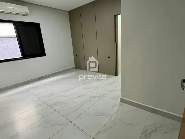 Casa 3 quartos e 2 banheiros, para alugar, no bairro Piracangaguá em Taubaté