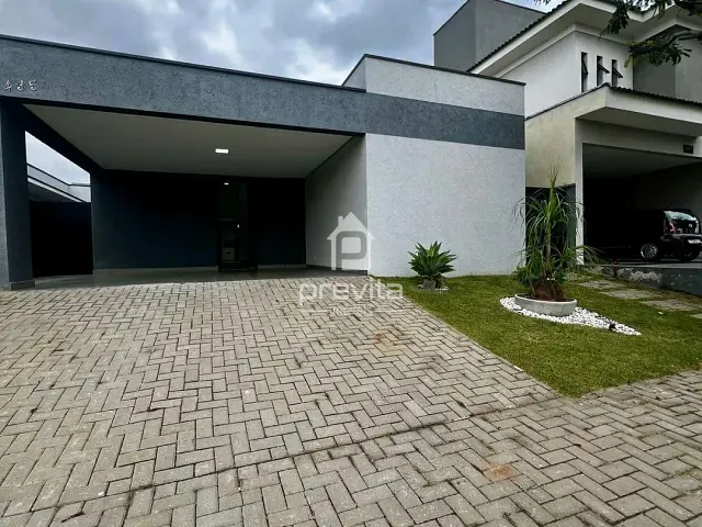 Casa 3 quartos e 2 banheiros, para alugar, no bairro Piracangaguá em Taubaté