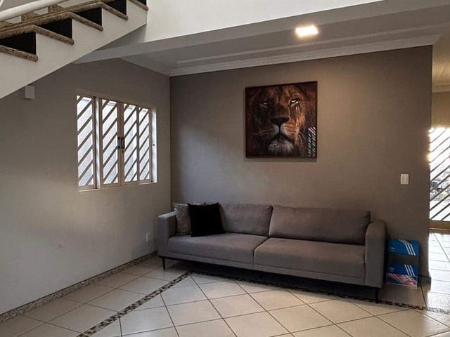 Casa com 439m² 5 quartos e 4 banheiros, à venda, no bairro João Pinheiro em Belo Horizonte