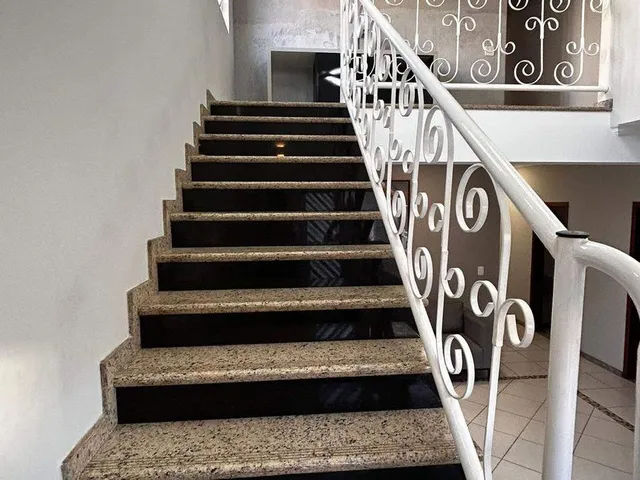 Casa com 439m² 5 quartos e 4 banheiros, à venda, no bairro João Pinheiro em Belo Horizonte