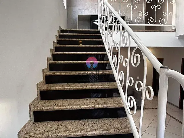 Casa com 439m² 5 quartos e 4 banheiros, à venda, no bairro João Pinheiro em Belo Horizonte