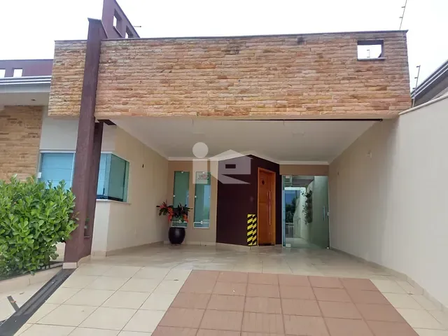 Casa com 302m² 3 quartos e 3 banheiros, à venda, no bairro Jardim Santana em Rolândia