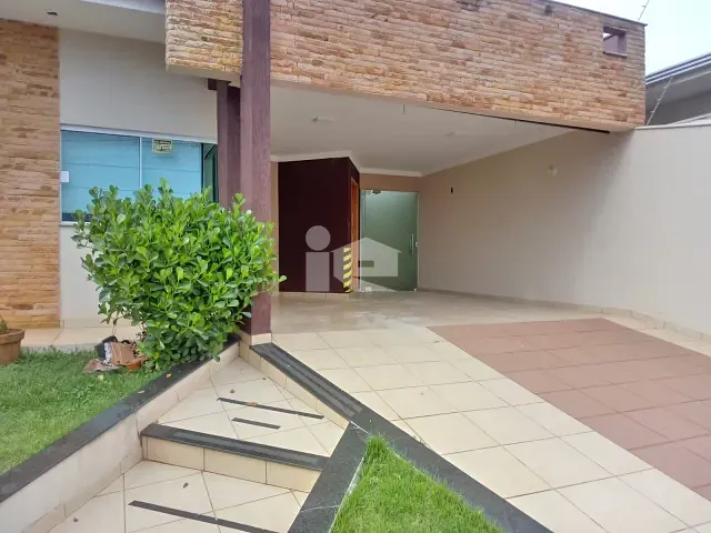 Casa com 302m² 3 quartos e 3 banheiros, à venda, no bairro Jardim Santana em Rolândia