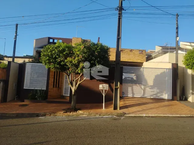 Casa com 302m² 3 quartos e 3 banheiros, à venda, no bairro Jardim Santana em Rolândia