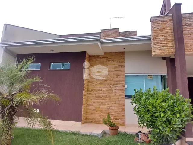 Casa com 302m² 3 quartos e 3 banheiros, à venda, no bairro Jardim Santana em Rolândia
