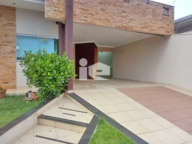 Casa com 302m² 3 quartos e 3 banheiros, à venda, no bairro Jardim Santana em Rolândia
