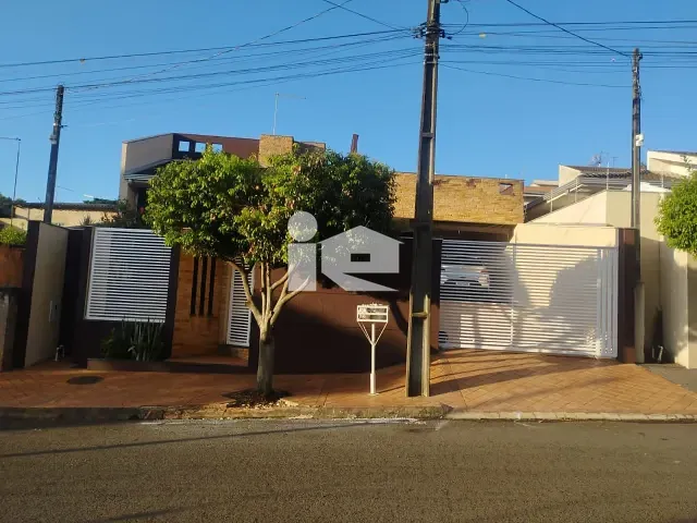 Casa com 302m² 3 quartos e 3 banheiros, à venda, no bairro Jardim Santana em Rolândia