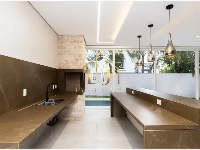 Casa com 373m² 4 quartos e 6 banheiros, à venda, no bairro Jardim Itália em Cuiabá