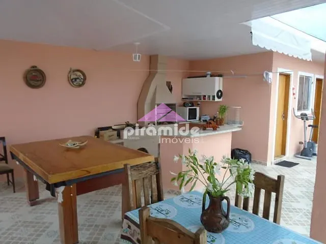 Casa com 360m² 3 quartos e 3 banheiros, à venda, no bairro Condomínio Residencial Mantiqueira em São José dos Campos