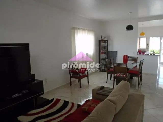 Casa com 360m² 3 quartos e 3 banheiros, à venda, no bairro Condomínio Residencial Mantiqueira em São José dos Campos