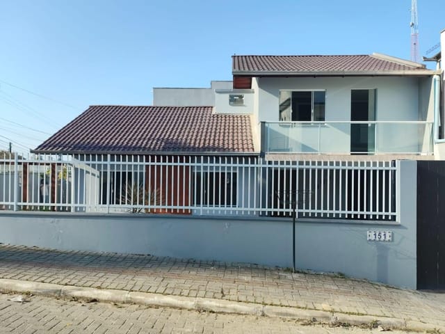 Casa 4 quartos e 3 banheiros, à venda, no bairro Santo Antônio em Balneário Piçarras