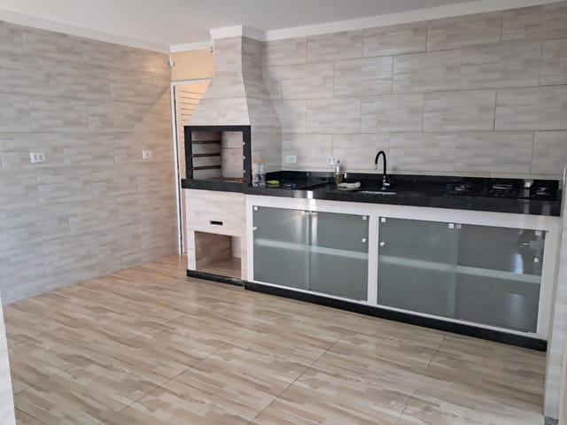 Casa 4 quartos e 3 banheiros, à venda, no bairro Santo Antônio em Balneário Piçarras