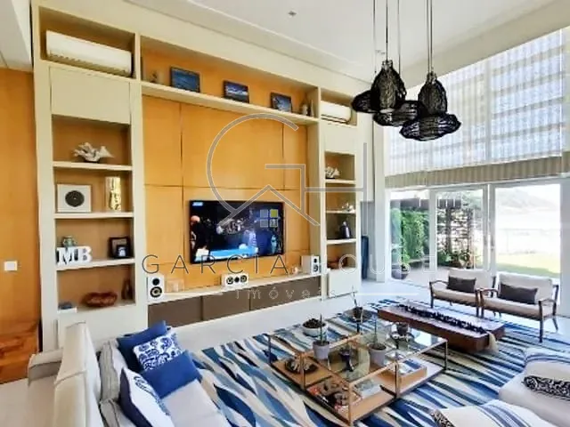 Casa com 628m² 4 quartos e 6 banheiros, à venda, no bairro Balneário Praia do Pernambuco em Guarujá