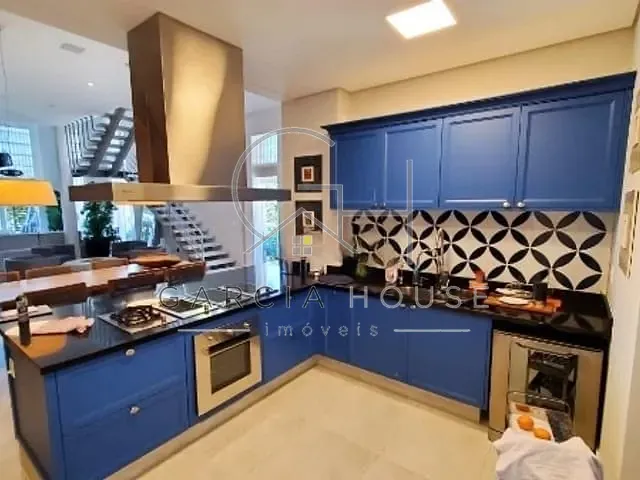 Casa com 628m² 4 quartos e 6 banheiros, à venda, no bairro Balneário Praia do Pernambuco em Guarujá