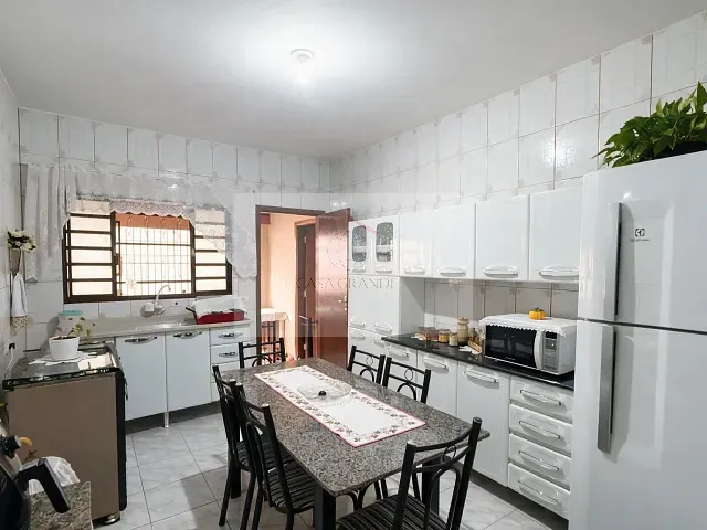 Casa com 320m² 3 quartos e 1 banheiro, à venda, no bairro Campo Belo em Rolândia