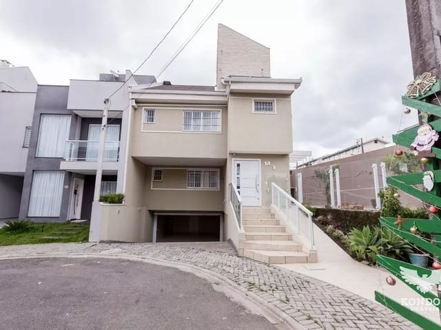 Casa 4 quartos e 5 banheiros, à venda, no bairro Pinheirinho em Curitiba