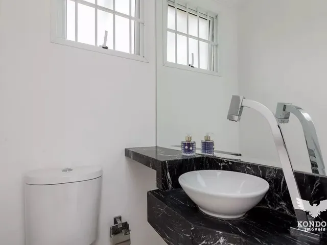 Casa 4 quartos e 5 banheiros, à venda, no bairro Pinheirinho em Curitiba