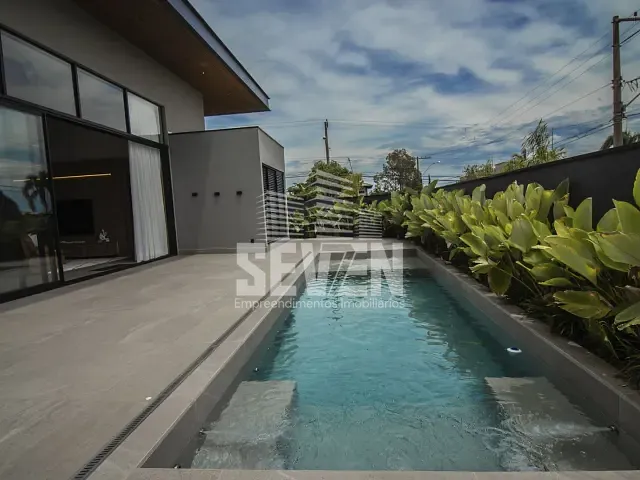 Casa com 900m² 4 quartos e 6 banheiros, à venda, no bairro Vila Aviaçao em Bauru
