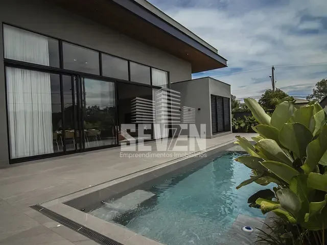 Casa com 900m² 4 quartos e 6 banheiros, à venda, no bairro Vila Aviaçao em Bauru