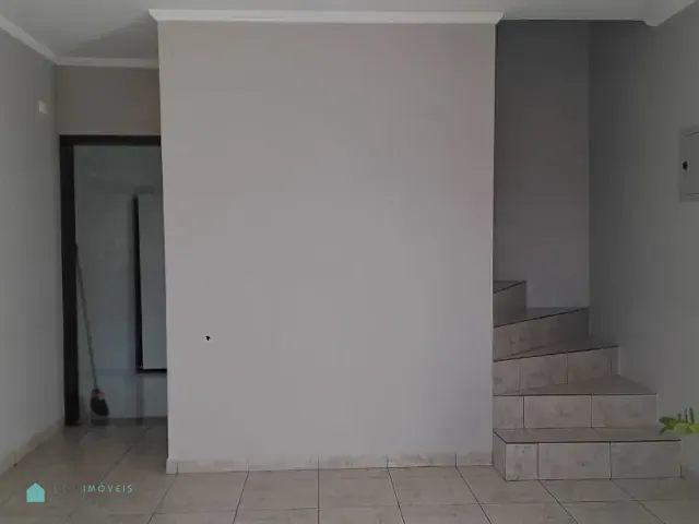 Casa com 176m² 4 quartos e 1 banheiro, à venda ou para alugar, no bairro Vila Serralheiro em São Paulo