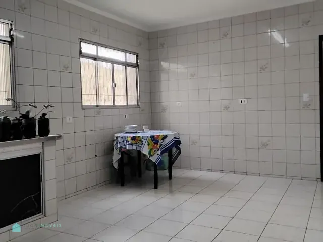 Casa com 176m² 4 quartos e 1 banheiro, à venda ou para alugar, no bairro Vila Serralheiro em São Paulo