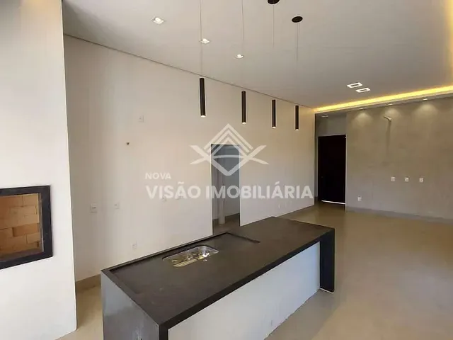 Casa 3 quartos e 2 banheiros, à venda, no bairro Jardim Curitiba em Sinop