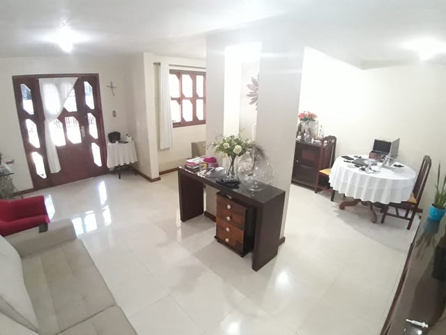 Casa com 270m² 3 quartos e 2 banheiros, à venda ou para alugar, no bairro Imbetiba em Macaé