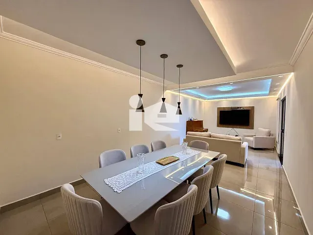 Casa 3 quartos e 2 banheiros, à venda, no bairro Jardim Nobre em Rolândia