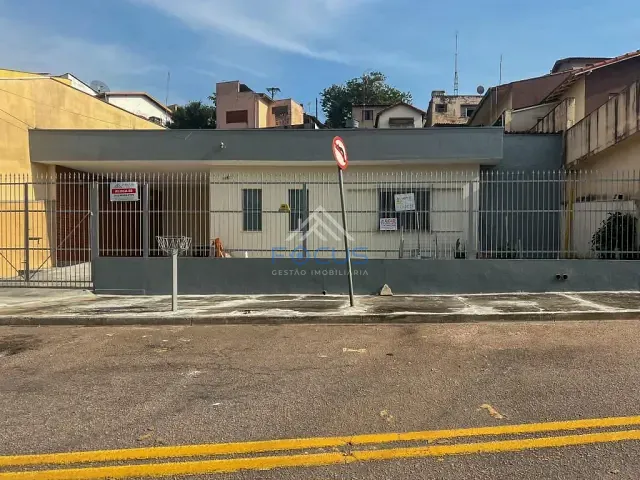 Casa com 334m² 2 quartos e 2 banheiros, para alugar, no bairro Jardim Estádio em Jundiaí