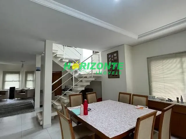 Casa com 430m² 3 quartos e 5 banheiros, à venda, no bairro Villa Branca em Jacareí