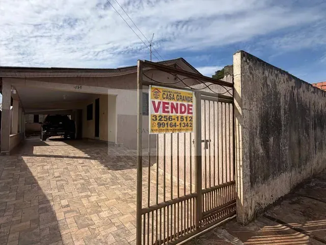 Casa com 298m² 4 quartos e 2 banheiros, à venda, no bairro Jardim Gustavo Giordani em Rolândia