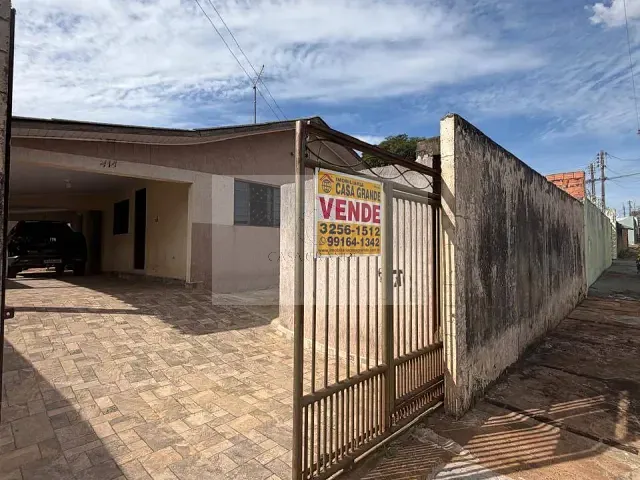 Casa com 298m² 4 quartos e 2 banheiros, à venda, no bairro Jardim Gustavo Giordani em Rolândia