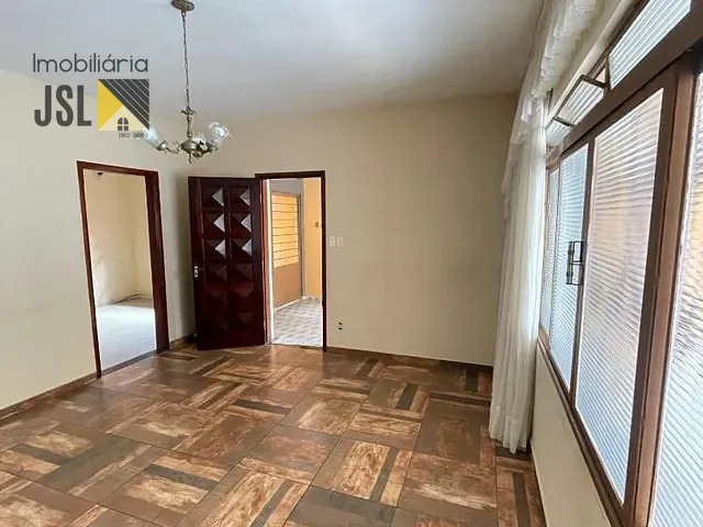 Casa com 282m² 3 quartos e 3 banheiros, à venda ou para alugar, no bairro Vila Resende em Caçapava