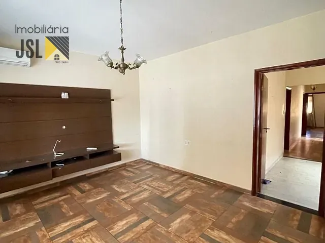 Casa com 282m² 3 quartos e 3 banheiros, à venda ou para alugar, no bairro Vila Resende em Caçapava