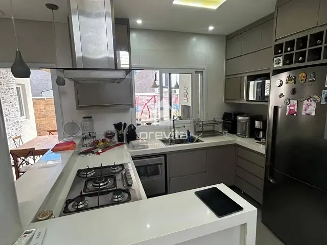 Casa 3 quartos e 4 banheiros, à venda, no bairro Piracangaguá em Taubaté