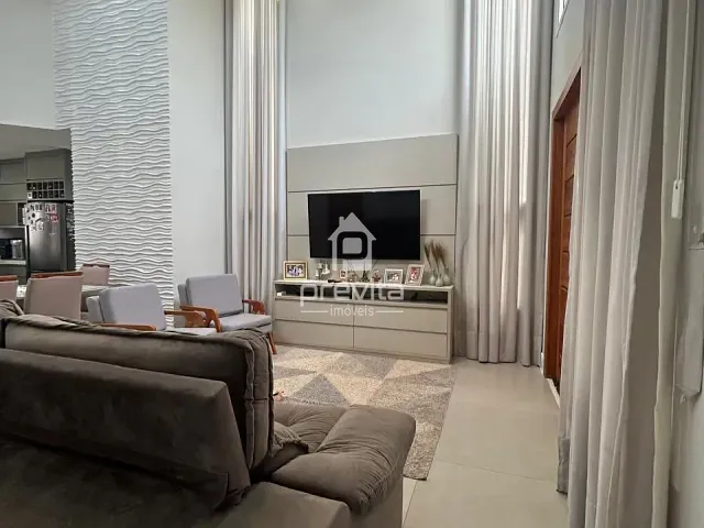 Casa 3 quartos e 4 banheiros, à venda, no bairro Piracangaguá em Taubaté