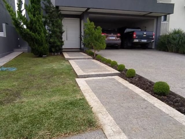 Casa de Alto Padrão à Venda – Residencial Fontana Di Trevi, 4 Quartos (2 Suítes), Escritório, Churrasqueira e 4 Vagas de Garagem