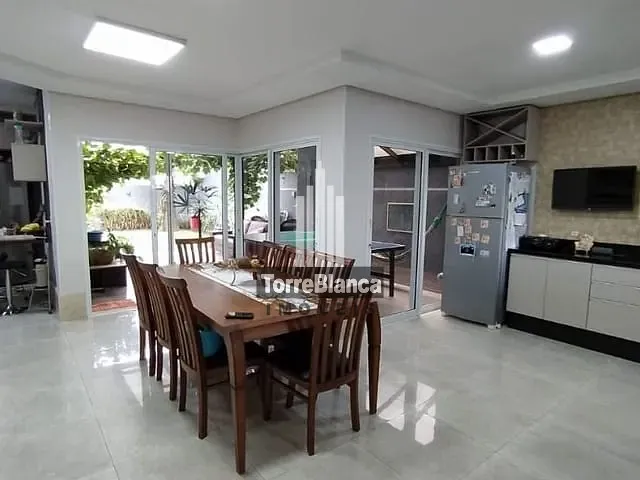 Casa com 359m² 4 quartos e 3 banheiros, à venda, no bairro Jardim Carvalho em Ponta Grossa