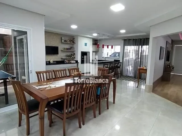 Casa com 359m² 4 quartos e 3 banheiros, à venda, no bairro Jardim Carvalho em Ponta Grossa