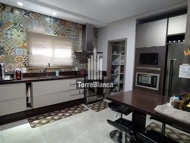 Casa com 359m² 4 quartos e 3 banheiros, à venda, no bairro Jardim Carvalho em Ponta Grossa