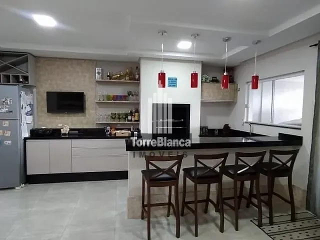 Casa com 359m² 4 quartos e 3 banheiros, à venda, no bairro Jardim Carvalho em Ponta Grossa