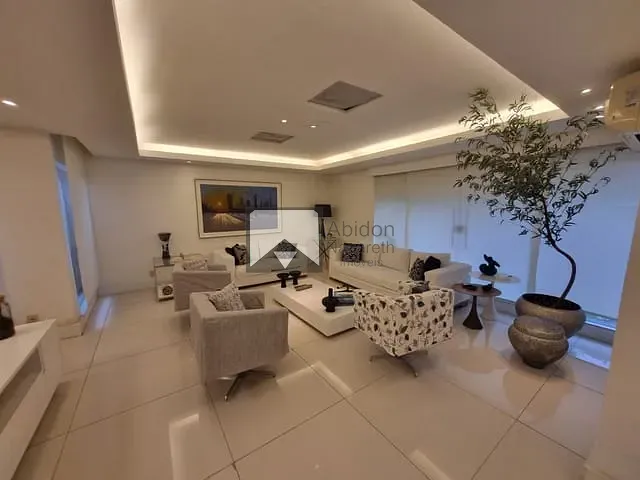 Casa com 770m² 5 quartos e 8 banheiros, à venda, no bairro Camboinhas em Niterói