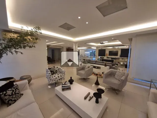 Casa com 770m² 5 quartos e 8 banheiros, à venda, no bairro Camboinhas em Niterói