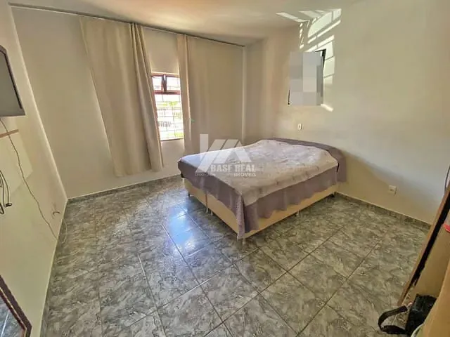 Casa com 918m² 2 quartos e 2 banheiros, à venda, no bairro Uvaranas em Ponta Grossa
