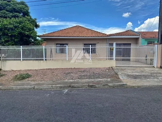 Casa com 918m² 2 quartos e 2 banheiros, à venda, no bairro Uvaranas em Ponta Grossa